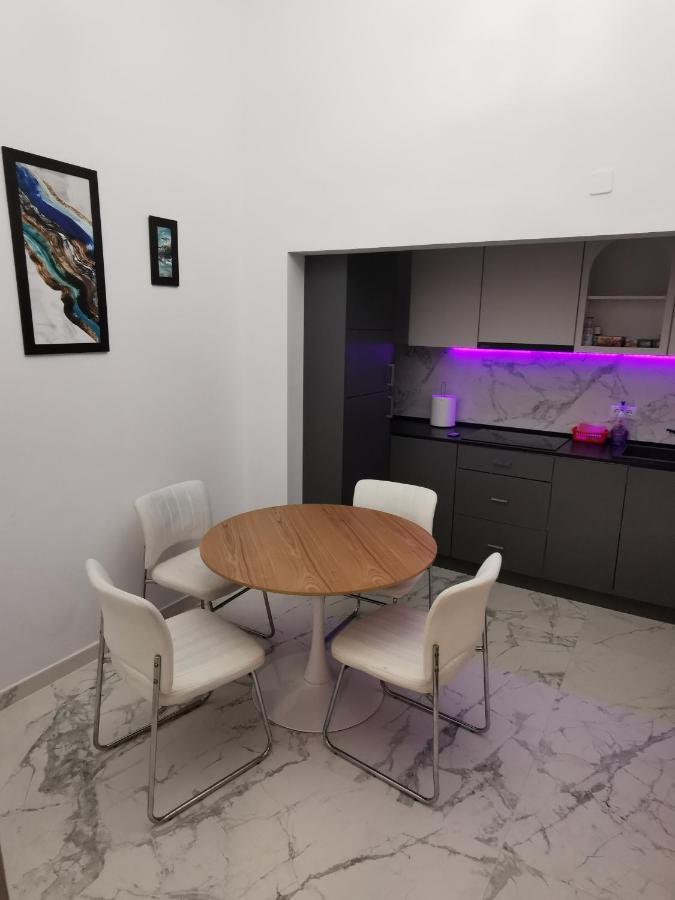 Central Designer Flat Oradea Buitenkant foto